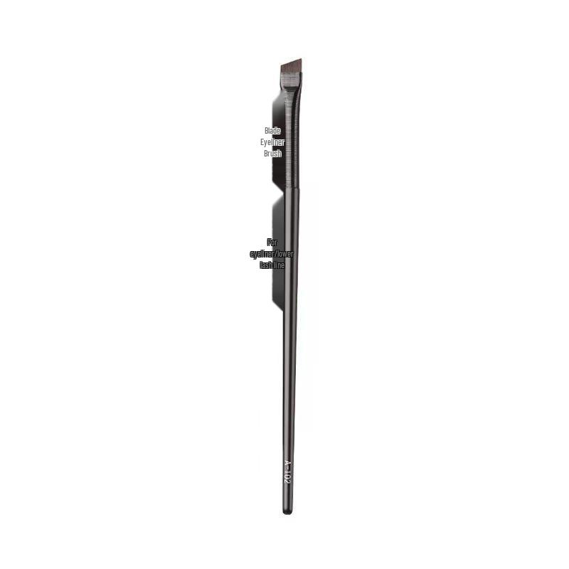 Black Brushed Eyeshadow & Eyeliner Makeup Brush for Highlighting & Detailing