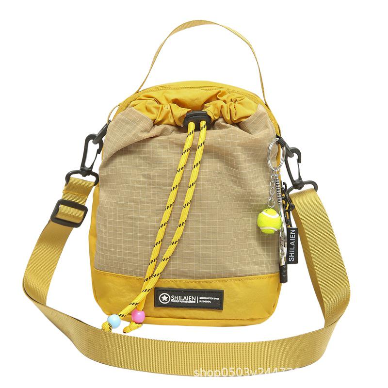 Multifunktionale leichte Outdoor-Umhängetasche für Männer und Frauen - Tragbarer Wasserflaschenhalter, Handytasche und kleiner Rucksack zum Wandern.