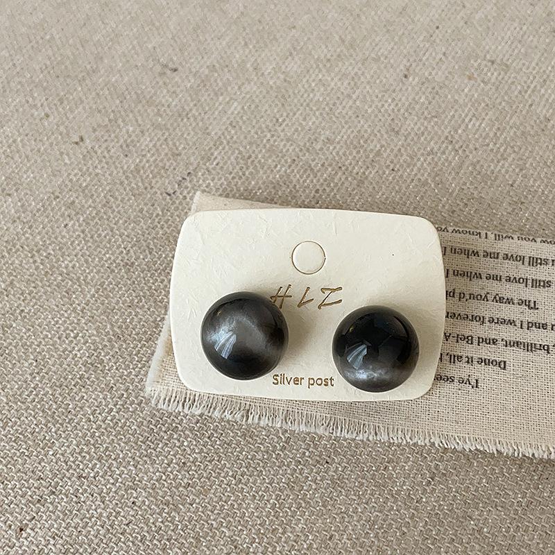 Unique Design Sense Resin Smudged Cat Eye Stud Earrings Women'S Niche Personality Fashion Commuter Versatile Earrings