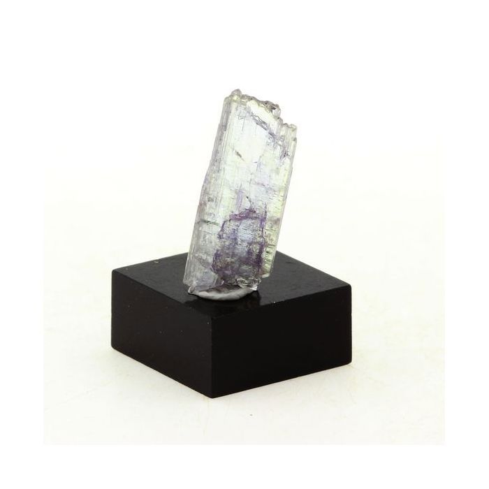 Pierres et Minéraux. Tanzanite. 8.70 ct. Merelani Hills, Lelatema Mts, Tanzanie.