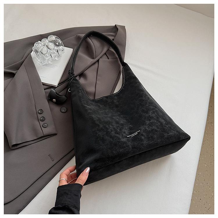 

Large-capacity bag women s 2025 new autumn and winter versatile shoulder underarm bag fashionable retro commuter tote bag чёрный
