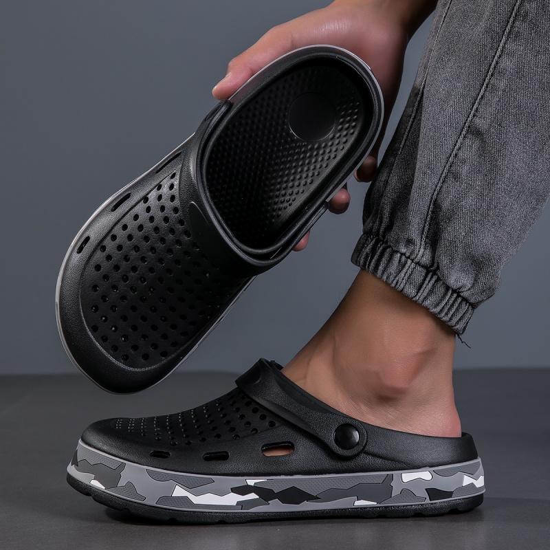 Mens Sandals Casual Summer Clogs for Men Breathable Soft EVA Garden Shoes Closed-toe Fashion Slippers for Men 2025 New Design