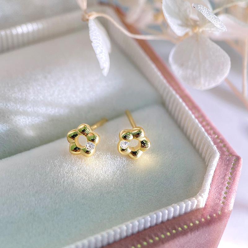 

Милые и нежные серьги-цветы в стиле «маленькие и изысканные», легкие, роскошные, высокого класса, питательные, для прокалывания ушей, украшения для ушей