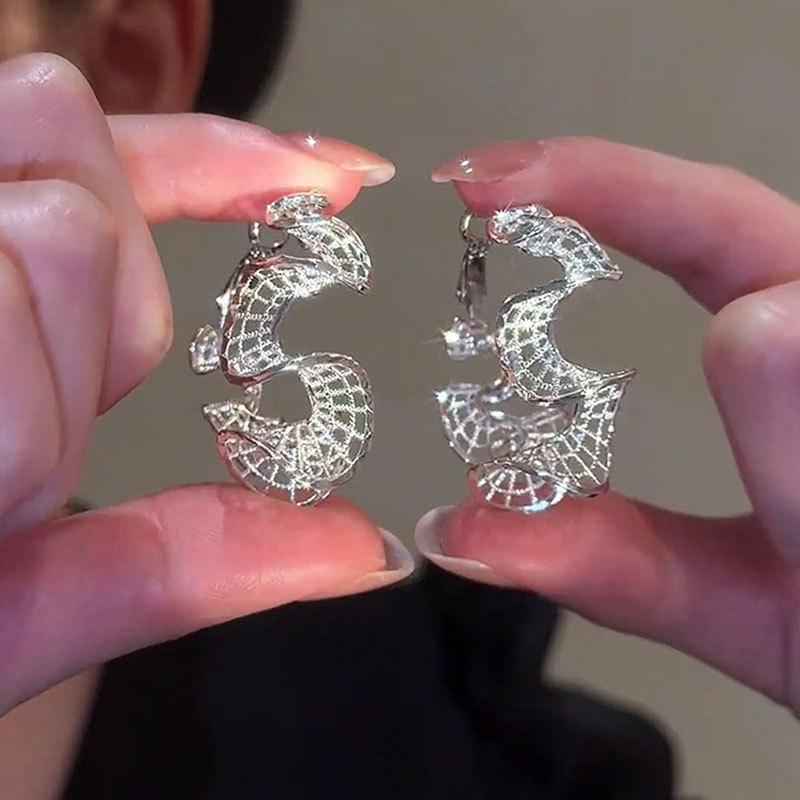 

Полые волнообразные серьги неправильной формы, легкая роскошь, высокое чувство, нишевая личность, темперамент, универсальные, модные, изысканные серьги