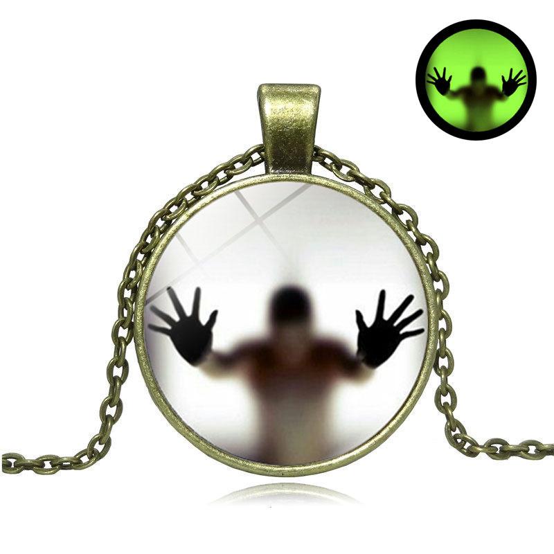 

1pc Black Shadow Handprint Pendant Necklace with Glow in The Dark Luminous Necklace Halloween Style Christmas Stocking Filler