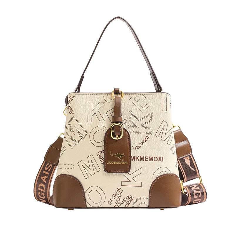 

Women s bag New bucket bag Large capacity multi-layer commuter messenger handbag Simple letter wide shoulder strap Women s bag белый