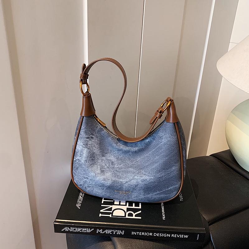 

Autumn/Winter 2025: Frosted Retro Women s Crossbody Bag - Korean Style Dumpling Design.