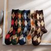 Chaussettes Femme Automne Hiver Tricot Épais Chaudes Mi-hauts Motif Argyle Plaid Vintage Bas Style Preppy Chaussettes Heureuses Décontractées