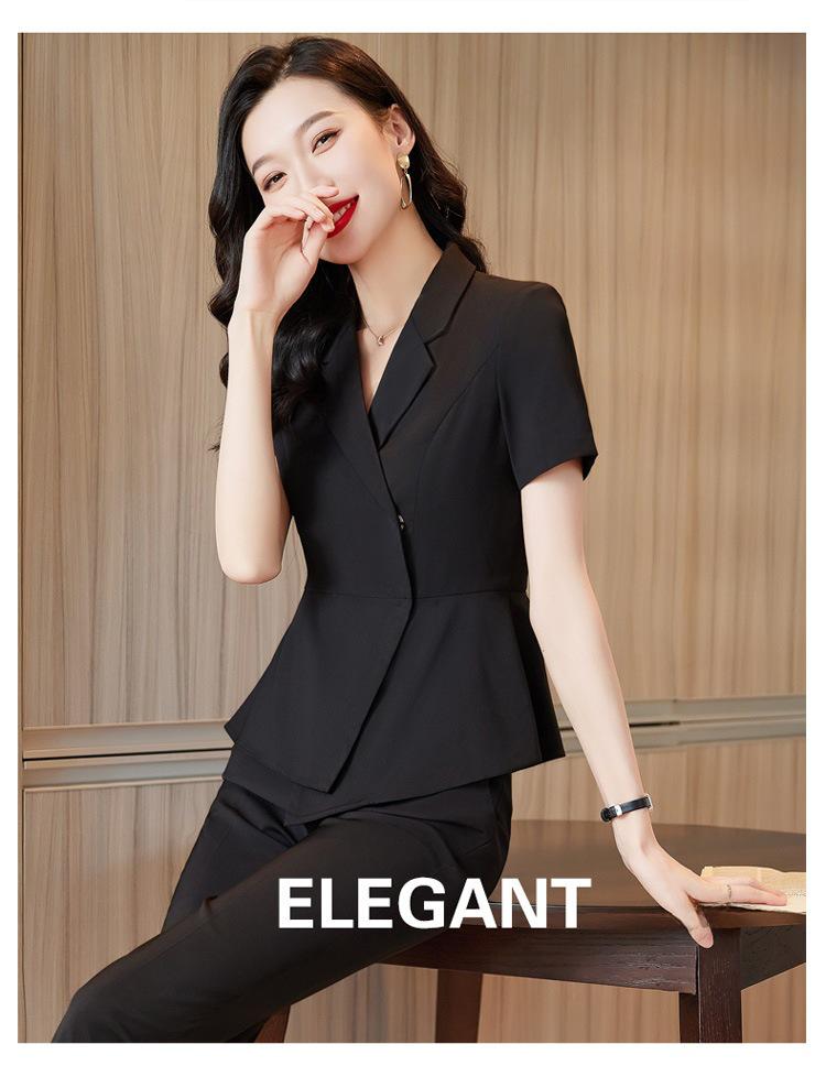 Dámský letní bílý oblek - profesionální formální oblečení pro recepci kosmetického salonu