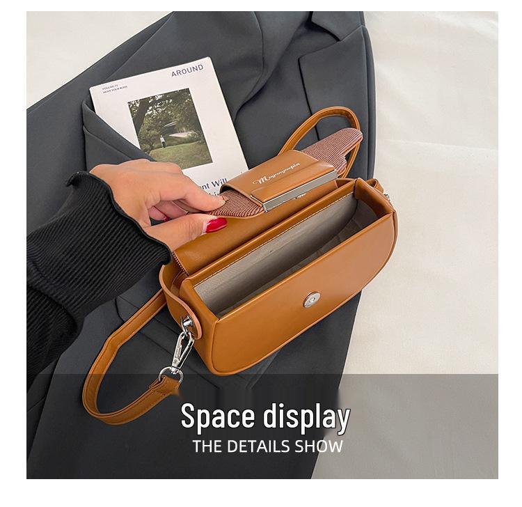 Damska minimalistyczna torebka crossbody w bloki kolorów - wszechstronna, szykowna i modna torebka na ramię