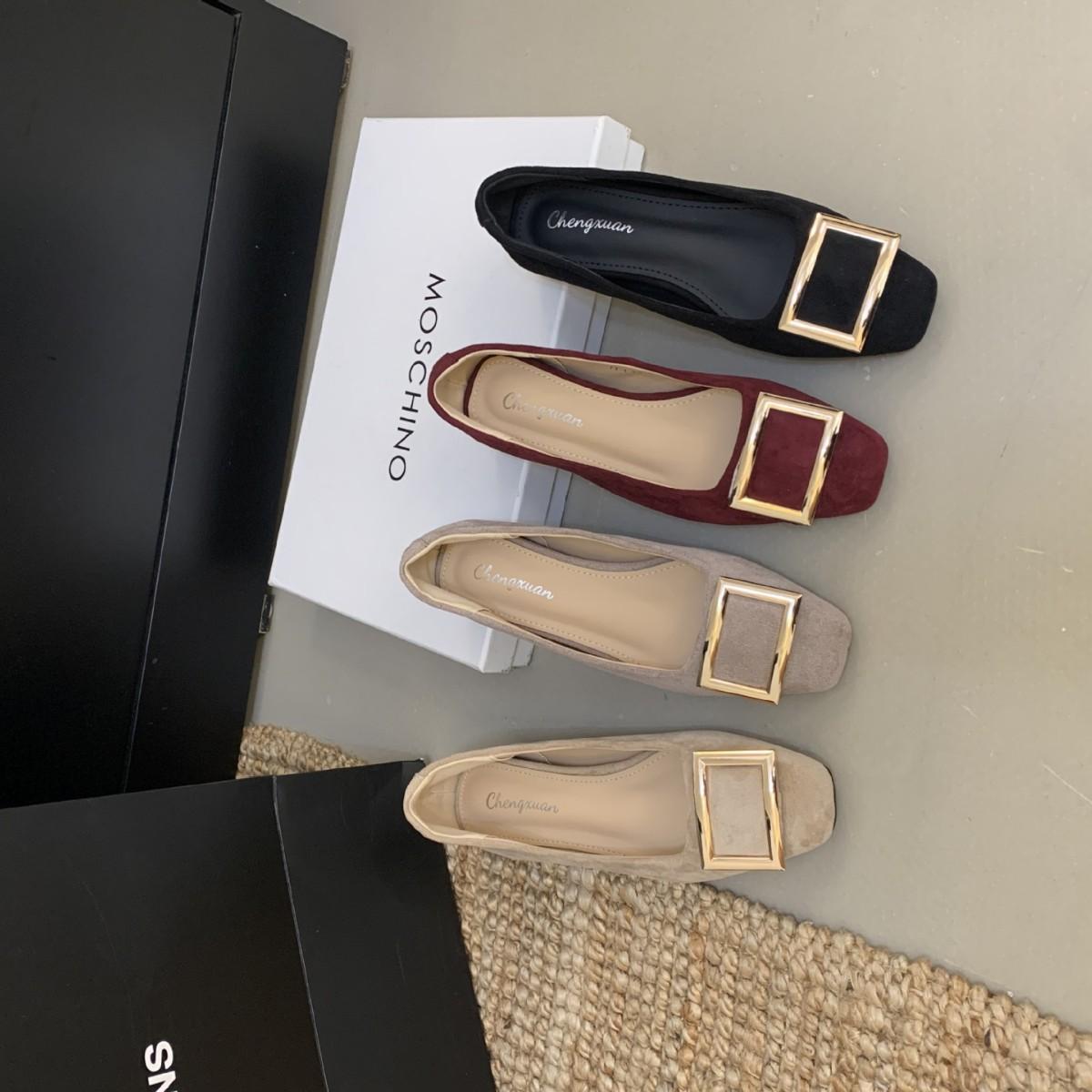 

2025 autumn and winter new round head button shallow mouth soft bottom foot cover versatile OL commuter inner slope heel women s single shoes 39 абрикосовый