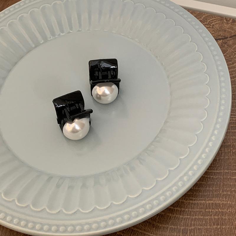 

South Korea Dongdaemun round pearl small hairpin, simple and versatile personality, temperament grab clip French niche women