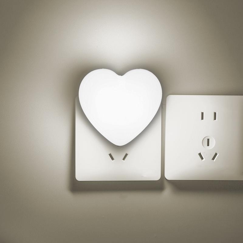 Heart Shaped Sensor Control LED Night Light With Light Sensing Function Soft Glow Plug In Night Lamp For Bedroom And Hallway