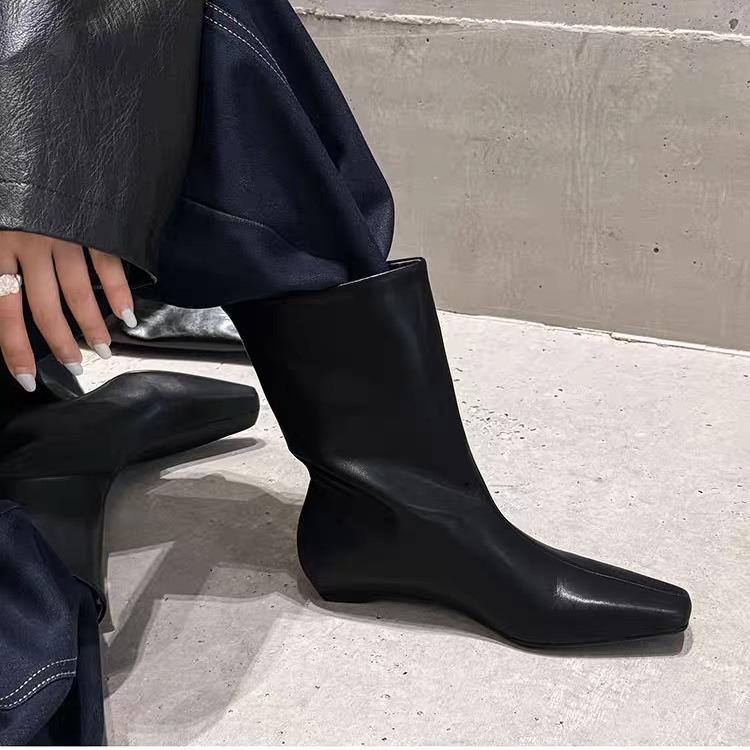 Leather Korean Version Retro Small Square Head Flat Bottom Medium Boots Short Boots Women's 2025 Autumn and Winter New Versatile Western Cowboy Boots