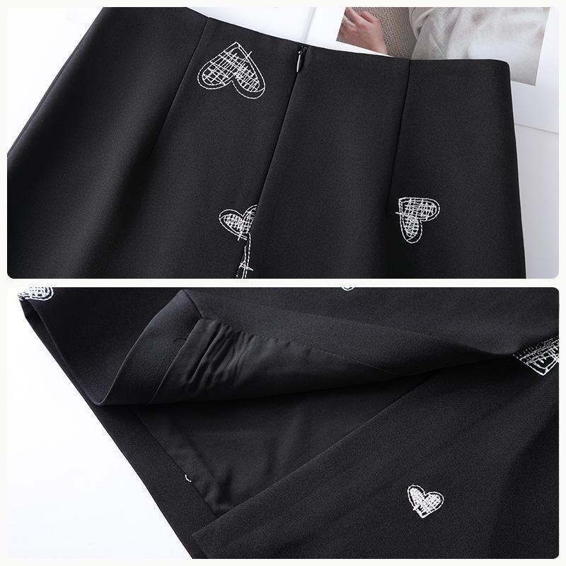 Elegant Heart Print Black Midi Skirt for Women - 2026 Spring/Autumn Trendy Age-Defying Straight Suit Style