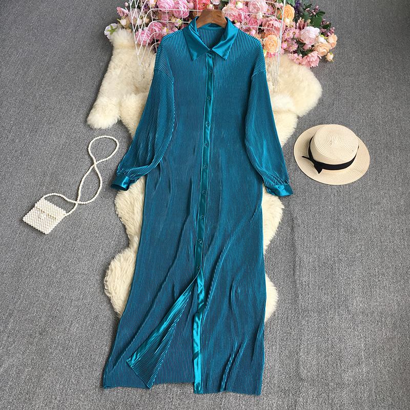 Letnia, jednokolorowa, luźna plisowana sukienka z klapami