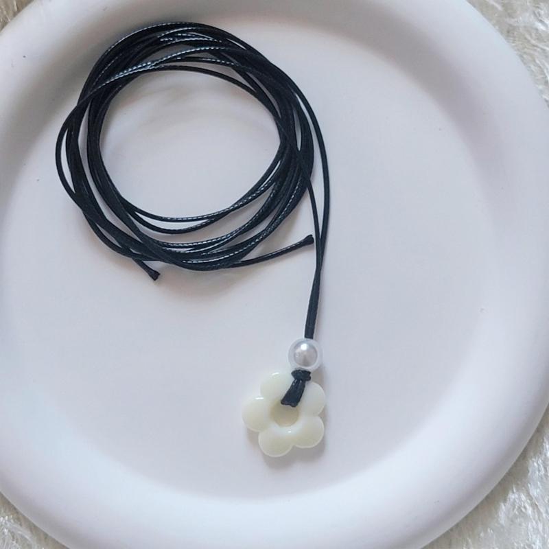 Sweet Cool Pearl Flower Pendant Necklace Fashion Summer Choker Wax Rope Lace up Collar Necklace Statement Jewelry