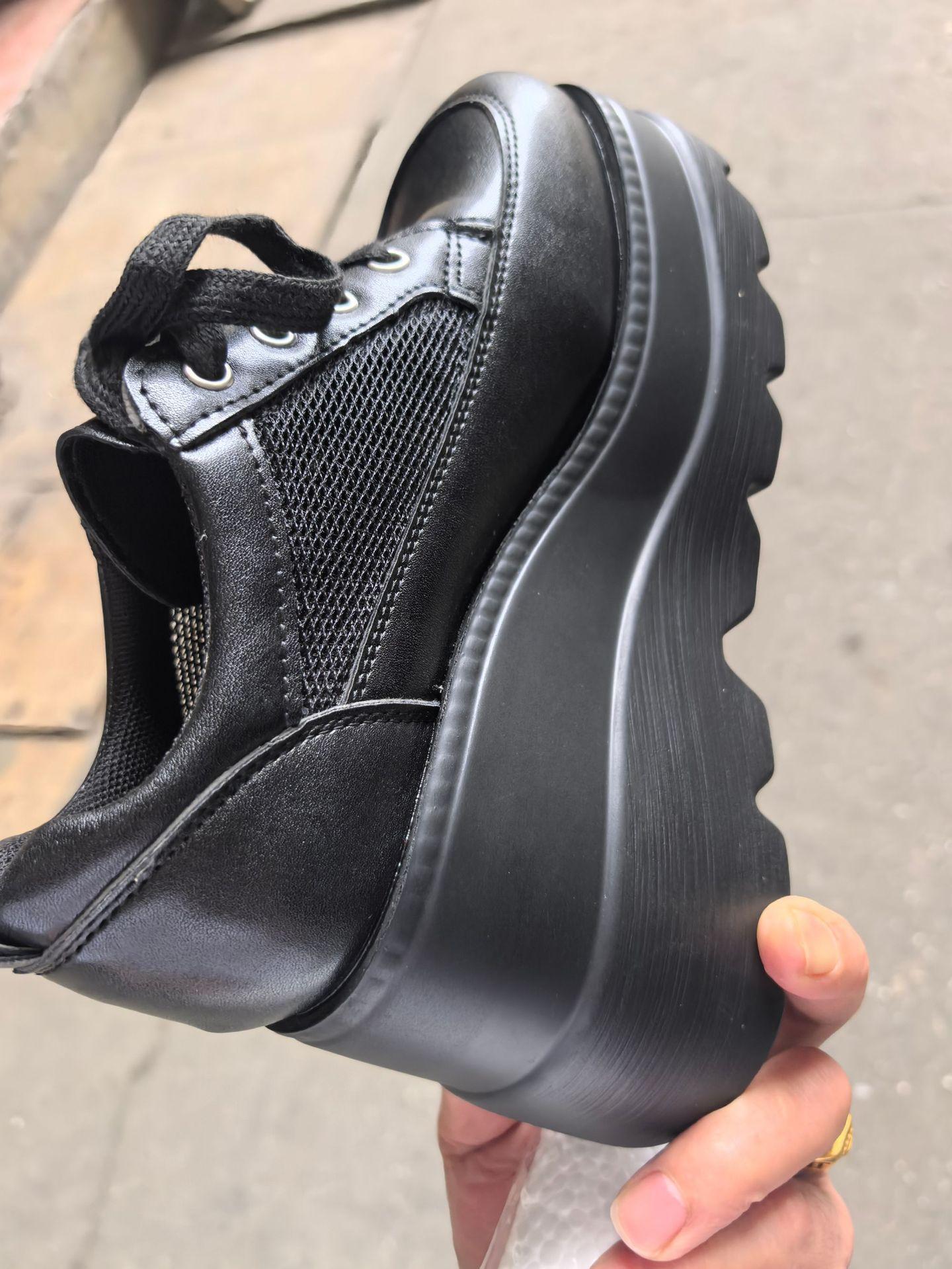 

Женские кроссовки на платформе широкой полноты 2025 года, массивная подошва, шнуровка, удобные повседневные кроссовки в стиле «папа», модные белые спортивные туфли 36 чёрный