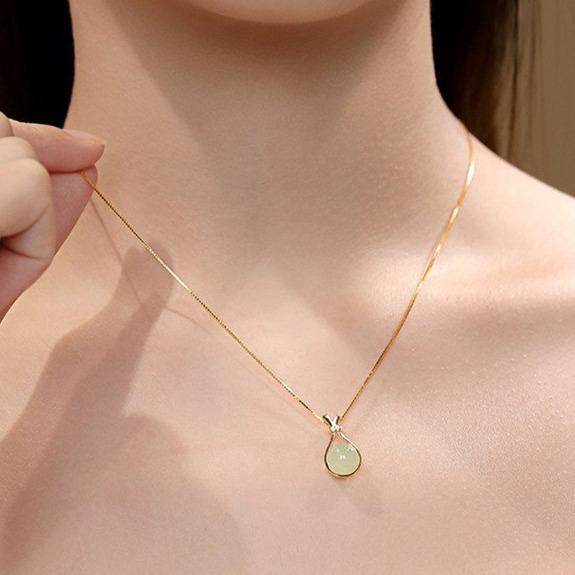Hetian Jade Pendant Necklace: Lucky Bag Design for Women - Elegant and Versatile Clavicle Chain