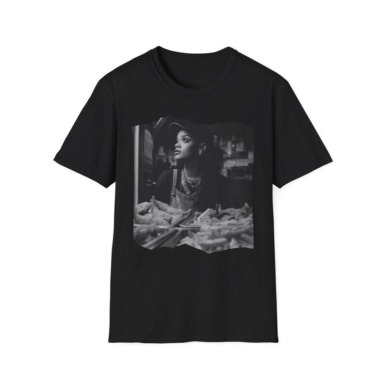 

2026 Summer Fashion Tee Unisex Women Vintage Top Rihanna in A Chippy T-shirt Music Fan Shirt Unisex Graphic Top Hip Hop Streetwear S