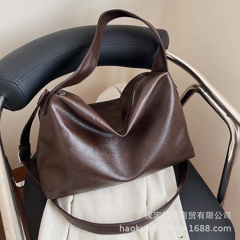 Commuter retro large-capacity bag women's 2025 new autumn and winter versatile messenger bag going out to work shoulder tote bag