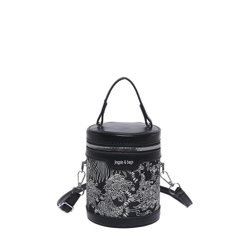 Stilvolle Lässige Beuteltasche Für Damen In Trendigen Herbstfarben Mit Schlankem Urbanem Design