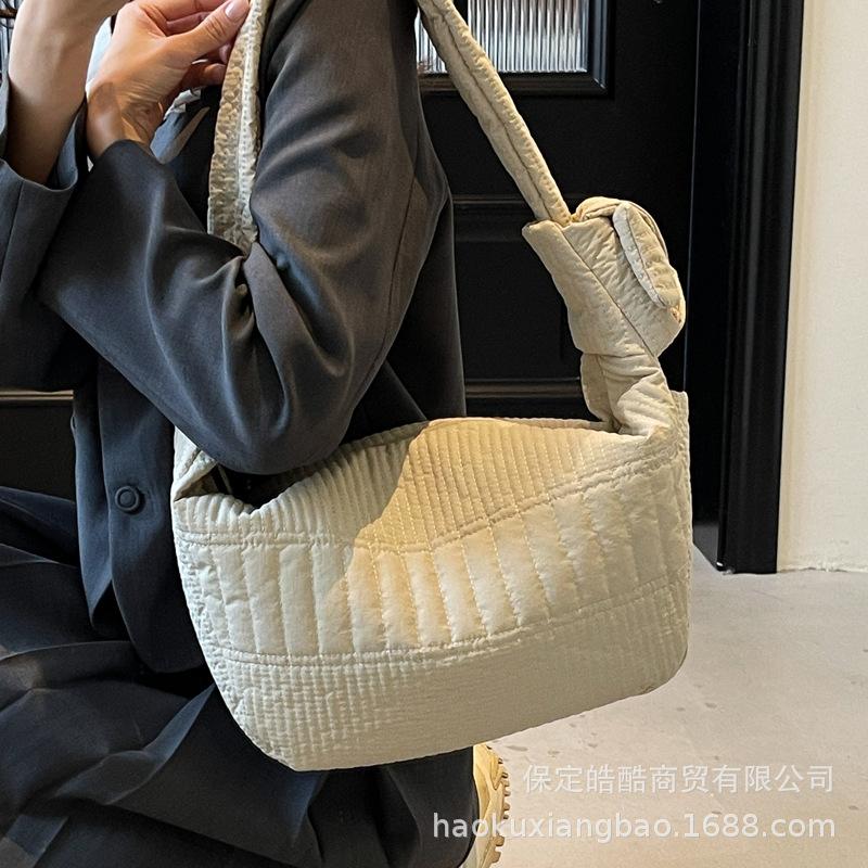 Large capacity nylon canvas bag women's 2025 summer new casual versatile shoulder messenger bag premium dumpling bag