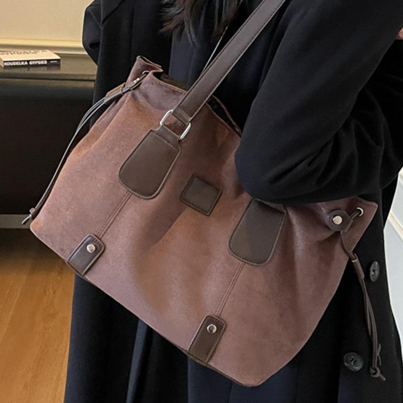 A High-capacity Hand-held Tote Bag with A High Aesthetic Level A French Niche Commuter Underarm Single-shoulder Bag