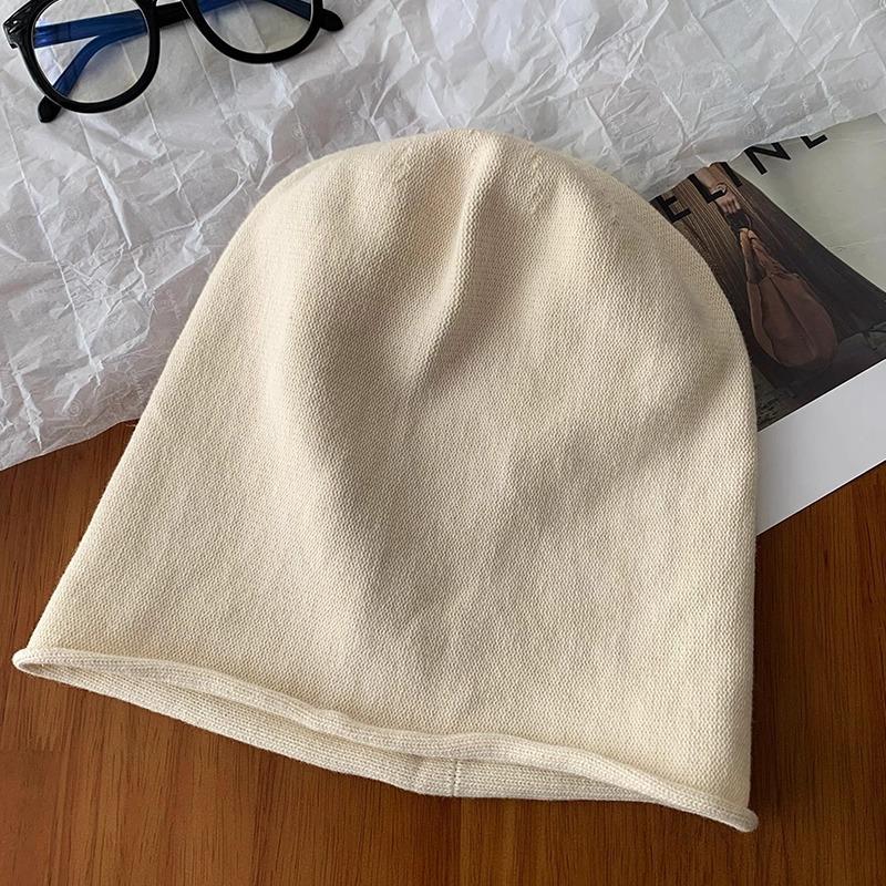 

Autumn and winter retro thin stacking hat black cold hat women s versatile bag head hat big head circumference showing face small confinement hat average size (56-58cm)