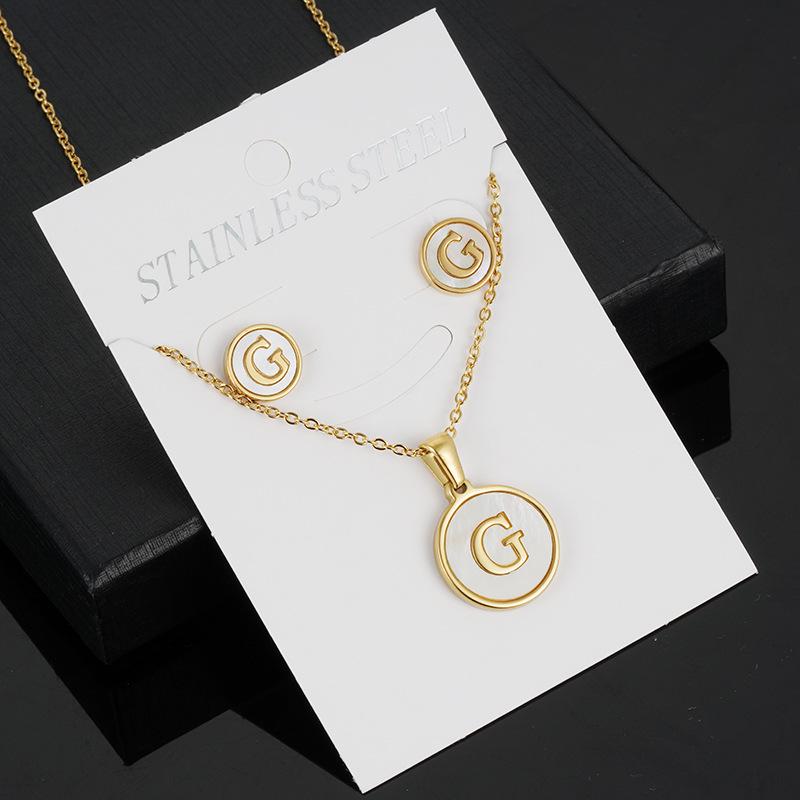 18K Gold-Plated Stainless Steel Alphabet Necklace Set: Cross-Border Women’s 26-Letter Round Shell Pendant