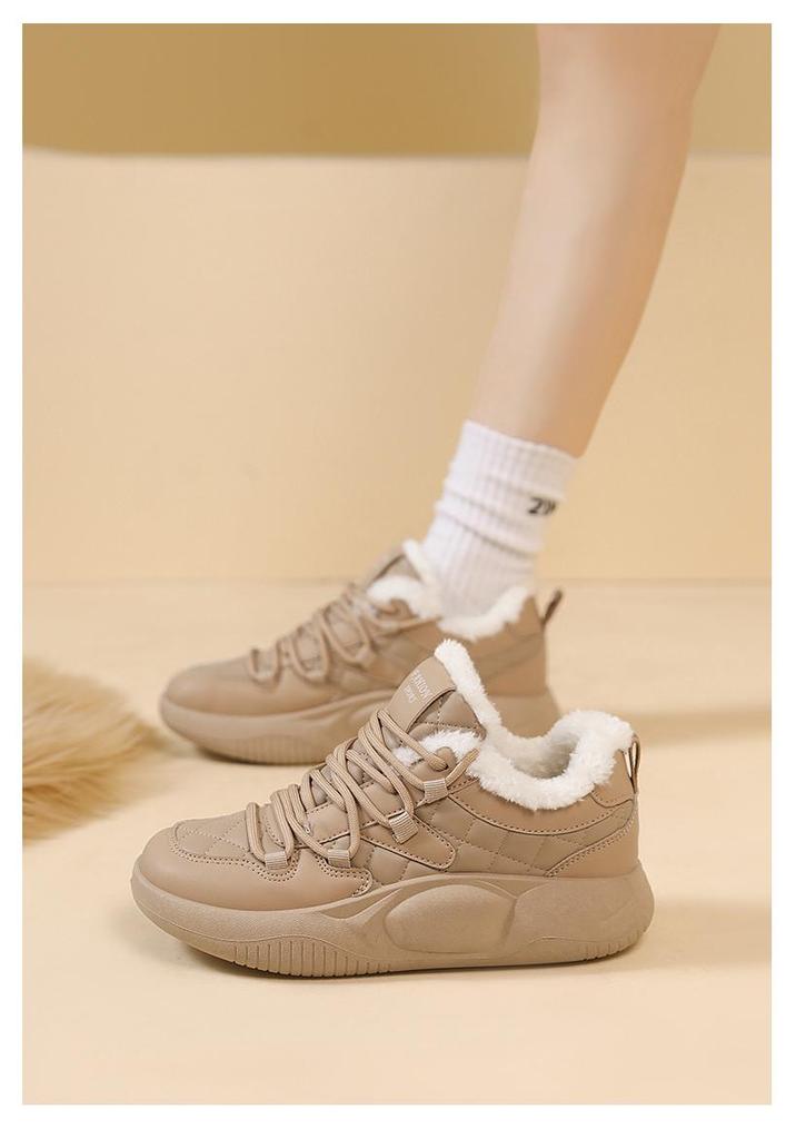 All-Black Women's Cushioned Walking Shoes: Non-Slip, Warm, and Cozy for Fall/Winter.