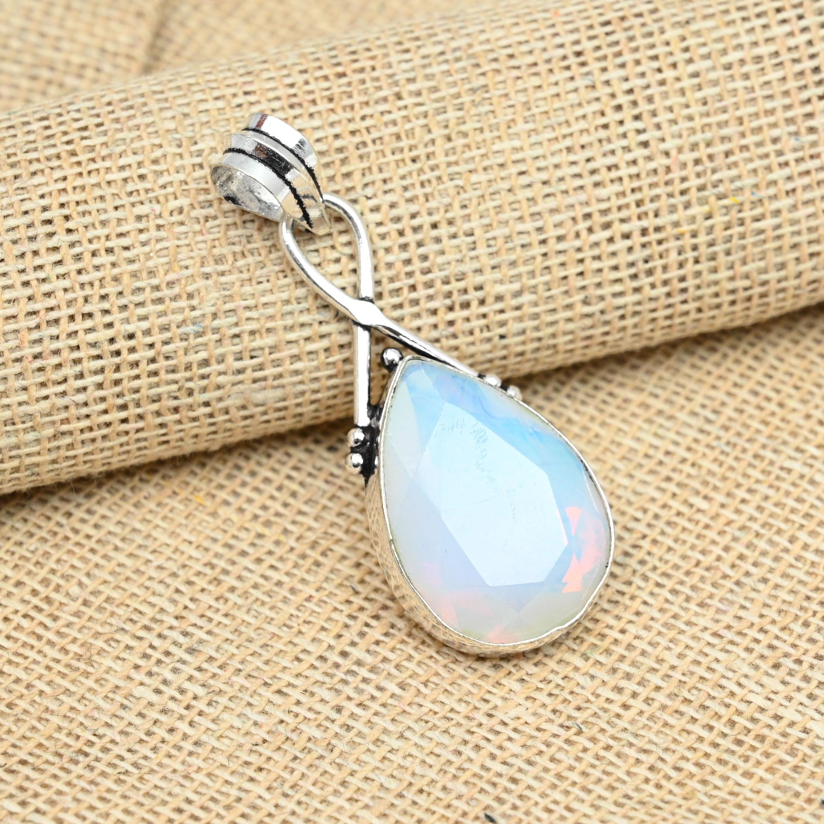 

Молочный опаловый драгоценный камень 925 пробы Серебряный кулон ручной работы в форме груши для нее 1.96 Inches белый