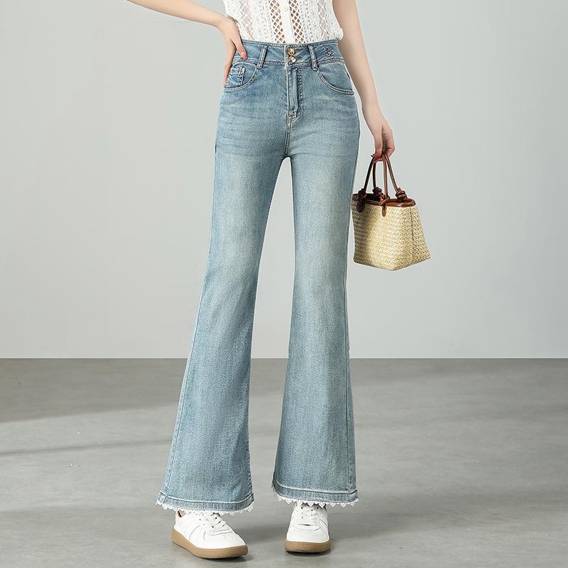 

High-Waisted Slim-Fit Micro-Flare Jeans with Embroidered Lace Trim, Enhancing Petite Legs. 28/L (105-115 jin) светло-синий