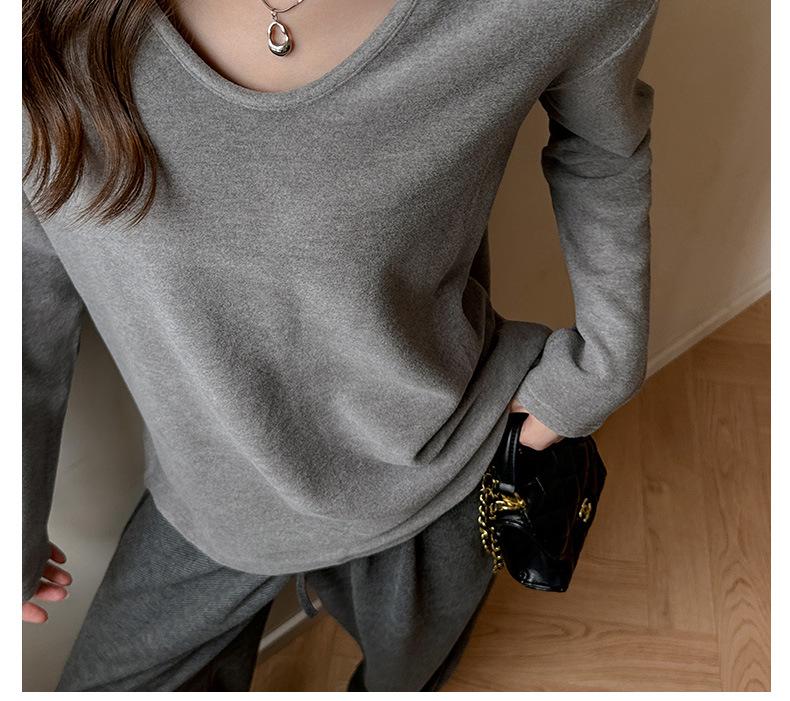 Women's V-Neck German Velvet Long-Sleeve Base Layer - Thick, Brushed, Cozy Inner Wear for Autumn/Winter.