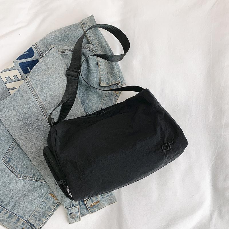 

Корейская версия моды, легкая, простая и повседневная сумка-мессенджер через плечо большой вместимости, осенняя новая сенсорная сумка-тоут чёрный