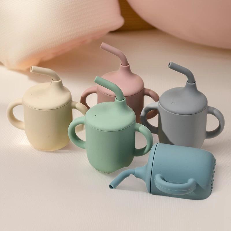 Food-Grade Silicone Straw Cup for Infants & Toddlers - Non-Slip, Leak-Proof, with Lid & Duckbill Spout, High-Temperature & Drop Resistant.