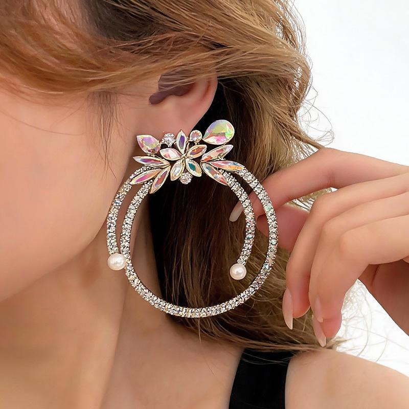 Exquisite Rhinestone Flower Stud Earrings: European & American Style, Silver Needle, Luxurious High-End Design, Niche Appeal for Women
