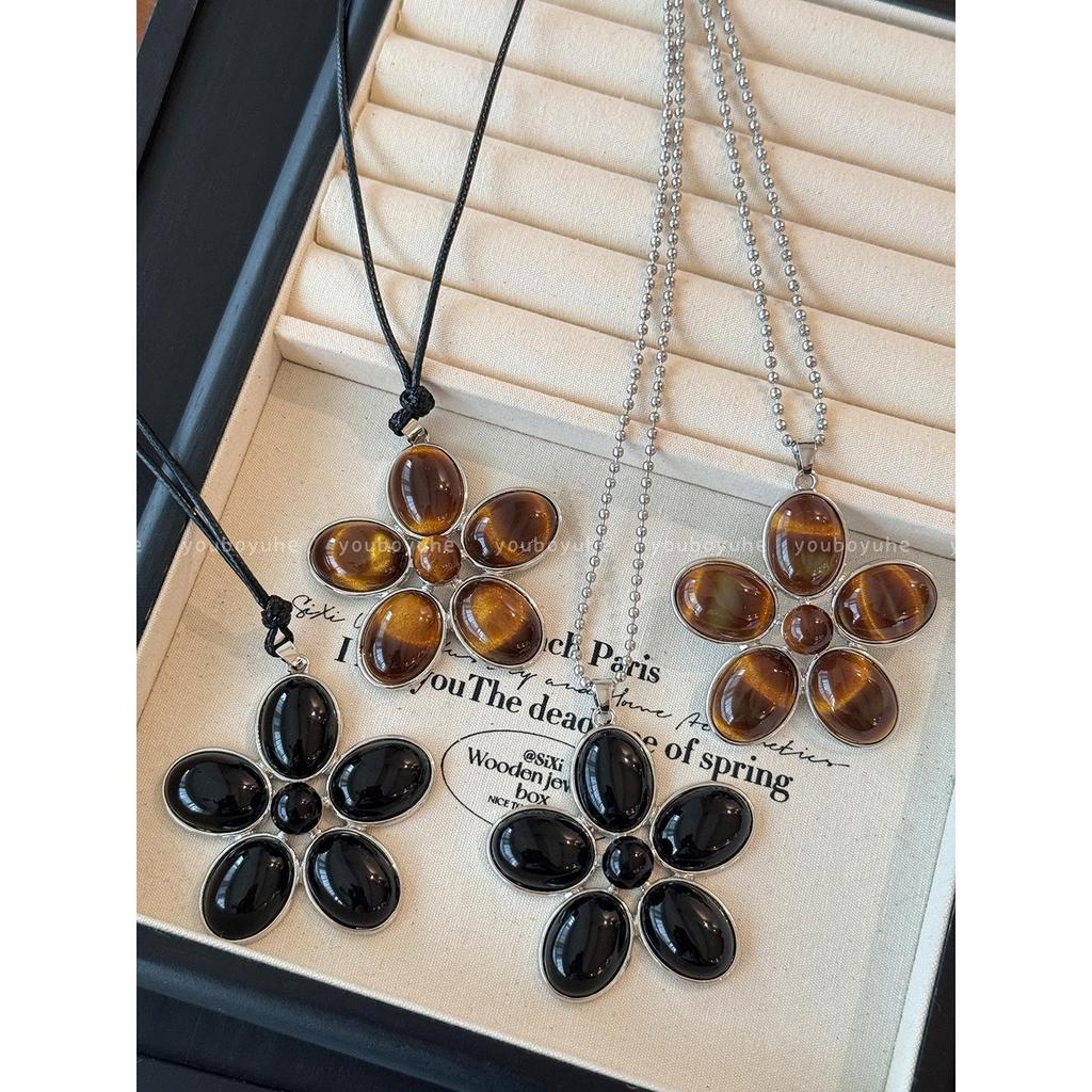 Blogger's Style: Meillard Tiger Eye Flower Pendant Necklace for Women - High-End, Long Sweater Chain with Unique Personality