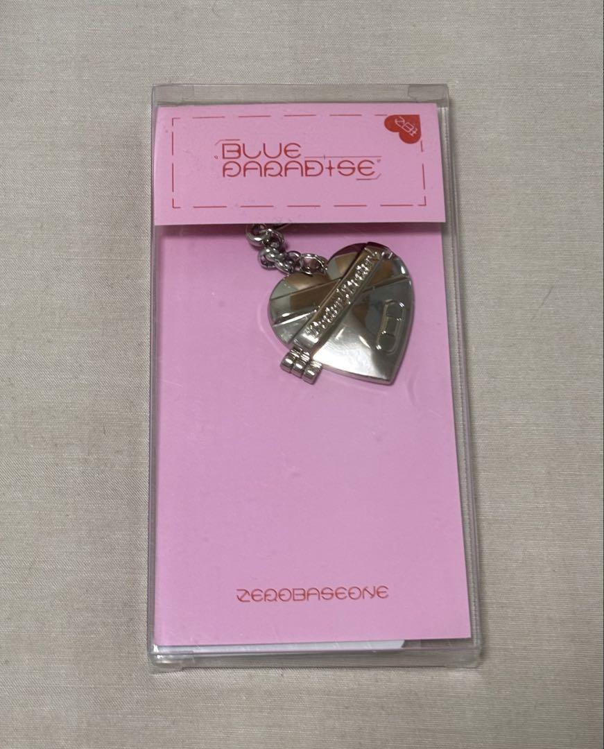 

[USED] ZB1 Han Yujin BLUE PARADISE Heart Pendant Keychain