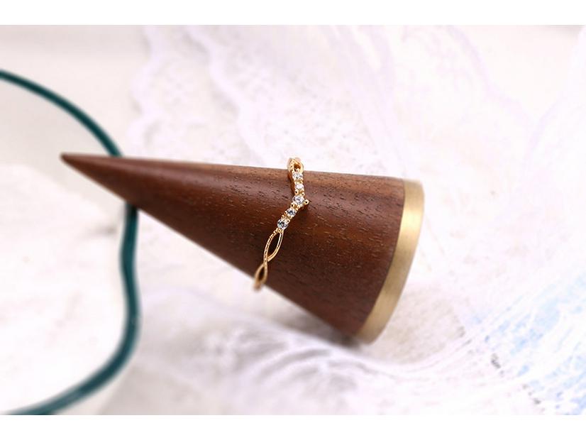 Anel Versátil Japonês em Zircônia em Forma de V: Prata de Lei 925 para um Look de Verão Elegante