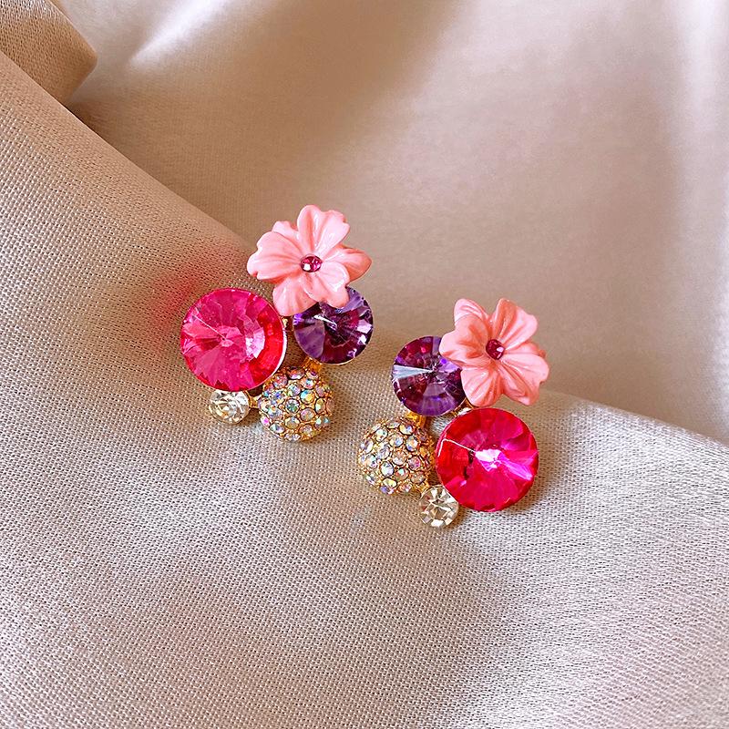 Silver Needle Pink Cubic Zirconia Flower Stud Earrings – Elegant & Delicate Accessories for Women.