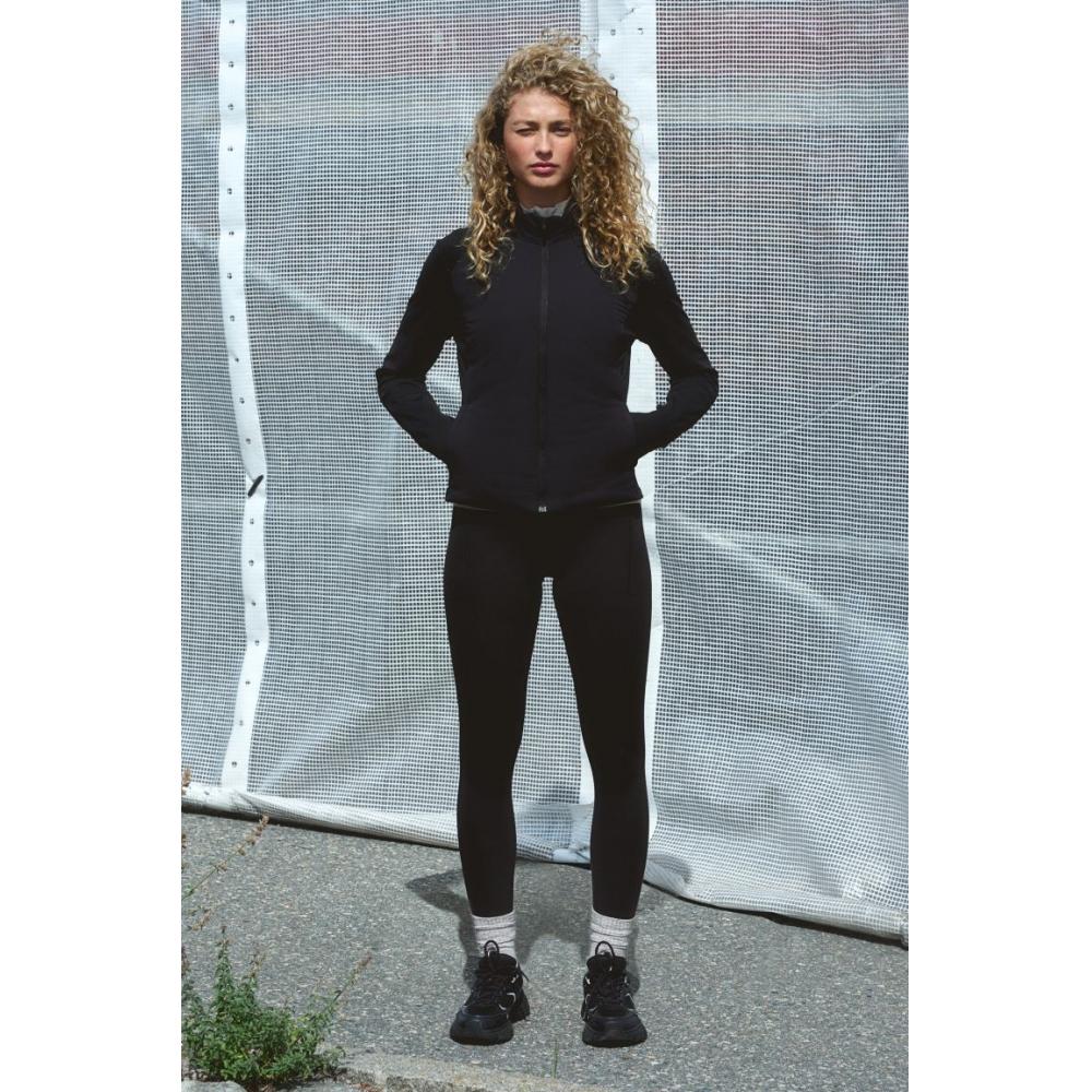 

Спортивная куртка HM Padded черного цвета