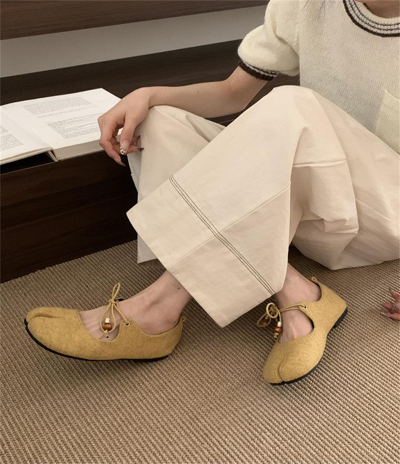 

Retro gray split-toed pig s trotters women s 2025 spring and autumn new shallow mouth design single shoes fashion Mary Jane shoes 39 розовый