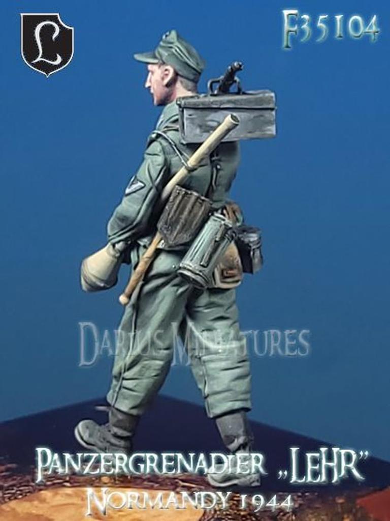 Darius Miniatures 1/35 WWII German Panzergrenadier Training Regiment Soldier with Panzerfaust, Normandy 1944 Resin Kit DMF35104 (Person)