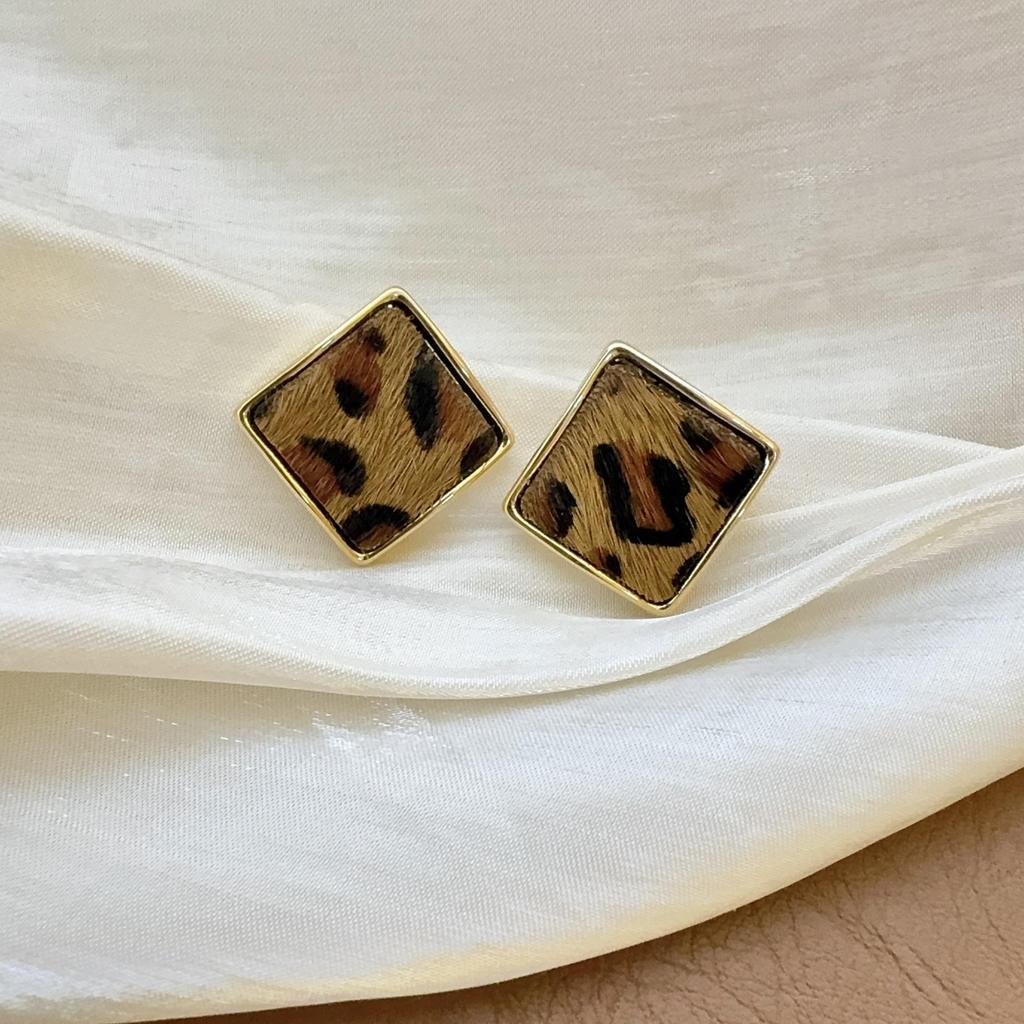 Leopard Print Square Stud Earrings: Chic, Luxurious, Versatile for Women - Perfect for Autumn/Winter