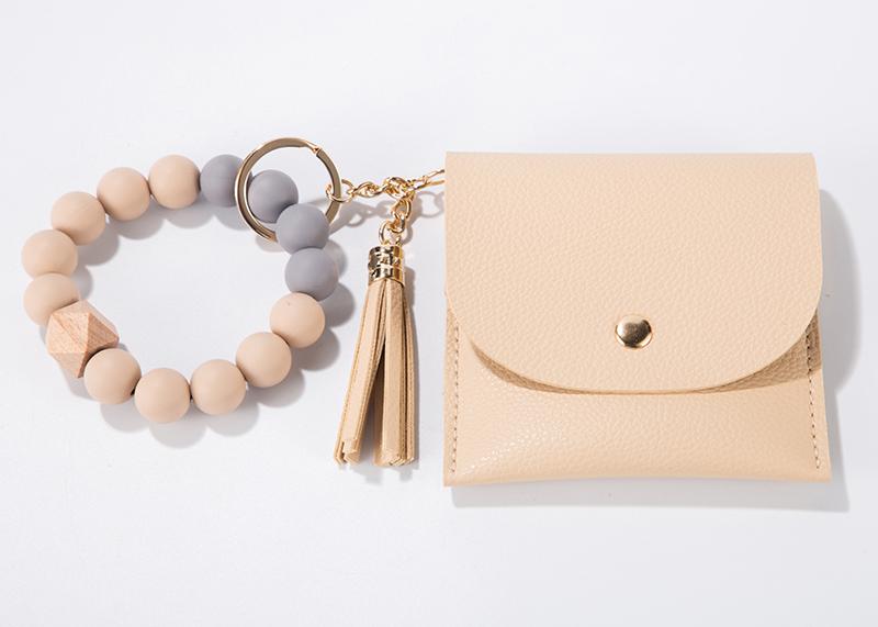 Food Grade Keychain Bracelet Silicone Wallet With Wood Bead and Wallet Women's Key Chain Bangle With Tassel and Purse