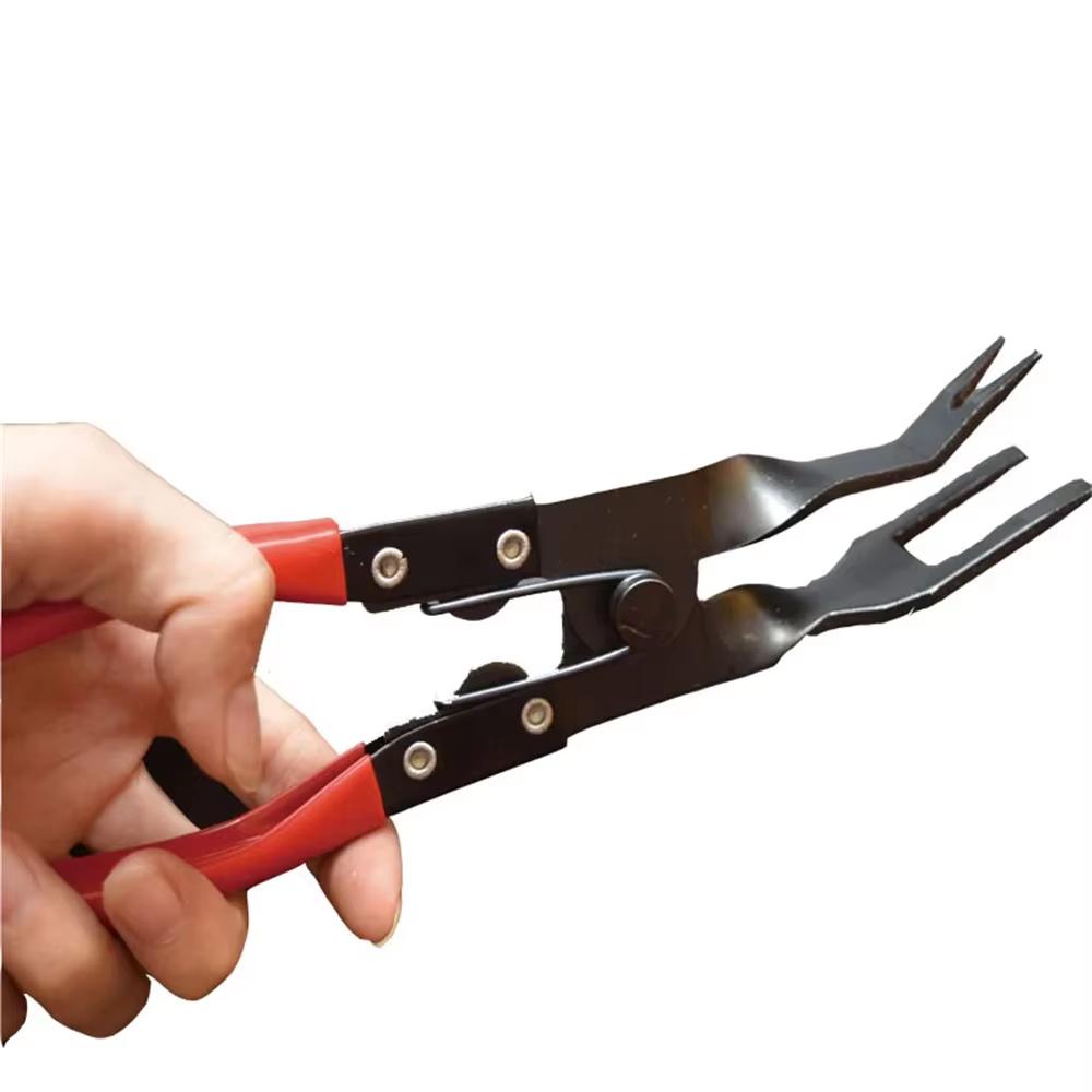 

Автоматический гвоздодер, набор крепежных элементов, отверток, клипсов, плоскогубцы, инструменты для снятия приборных панелей и обшивки салона, инструменты для установки автомобильных фар