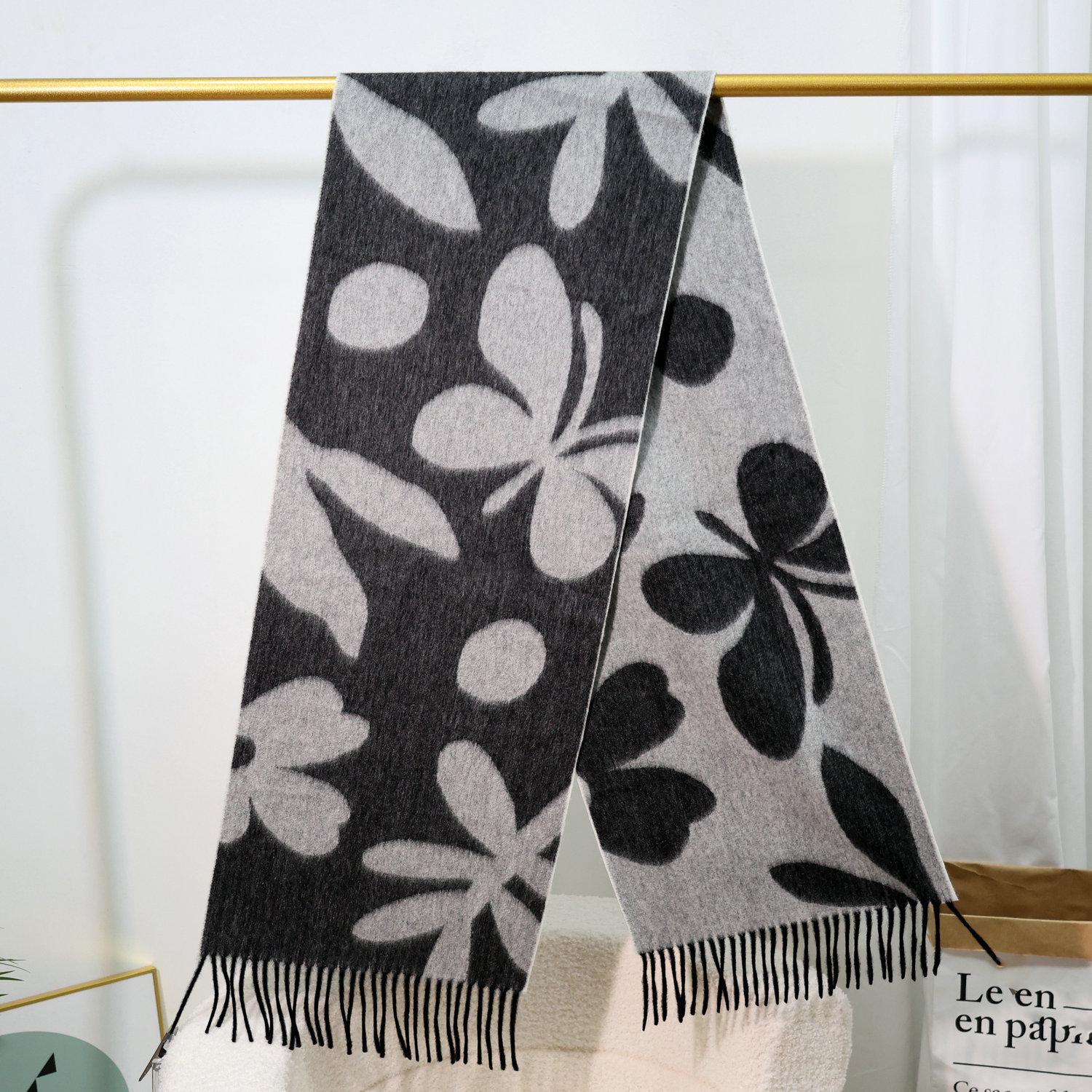 

2025 A/W Merino Wool Double-Sided Scarf: High-End, Stylish, Versatile, Thick, Warm Neck Warmer Above 175cm