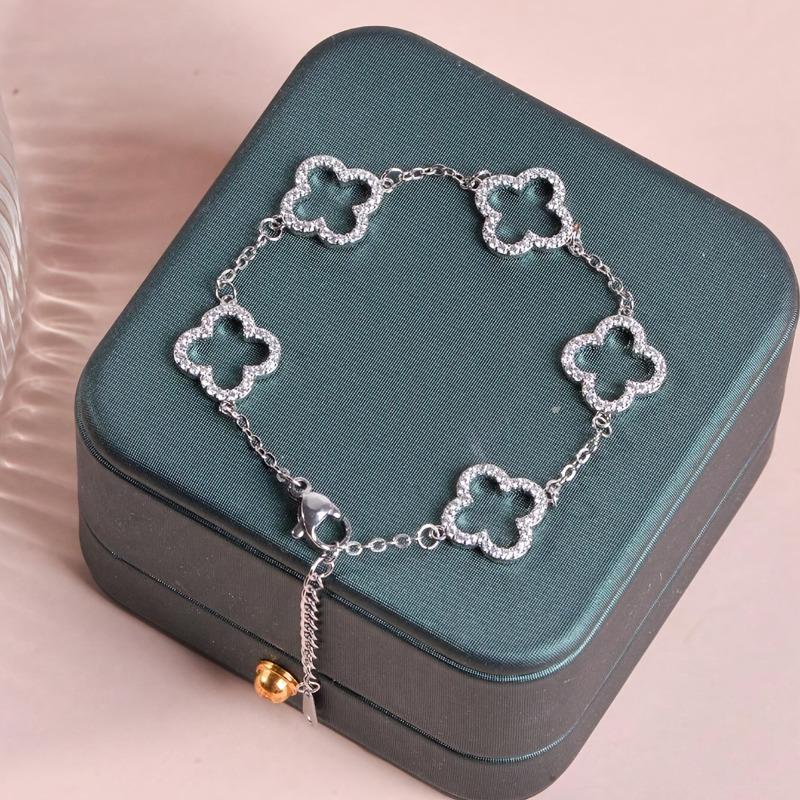 Braccialetto Trifoglio Fortunato di Primavera per Donna, Charm Fiore Quadrifoglio Pavimentato con Zirconi, Gioiello Semplice Elegante Stile Francese Regalo