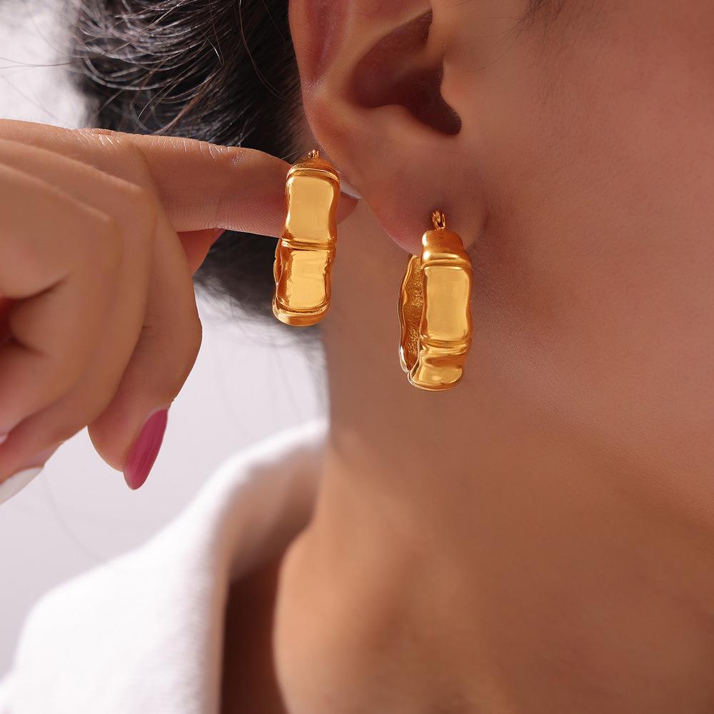 European & American C-Shaped Geometric Stud Earrings - Gold-Plated Titanium Steel Niche Design for Women
